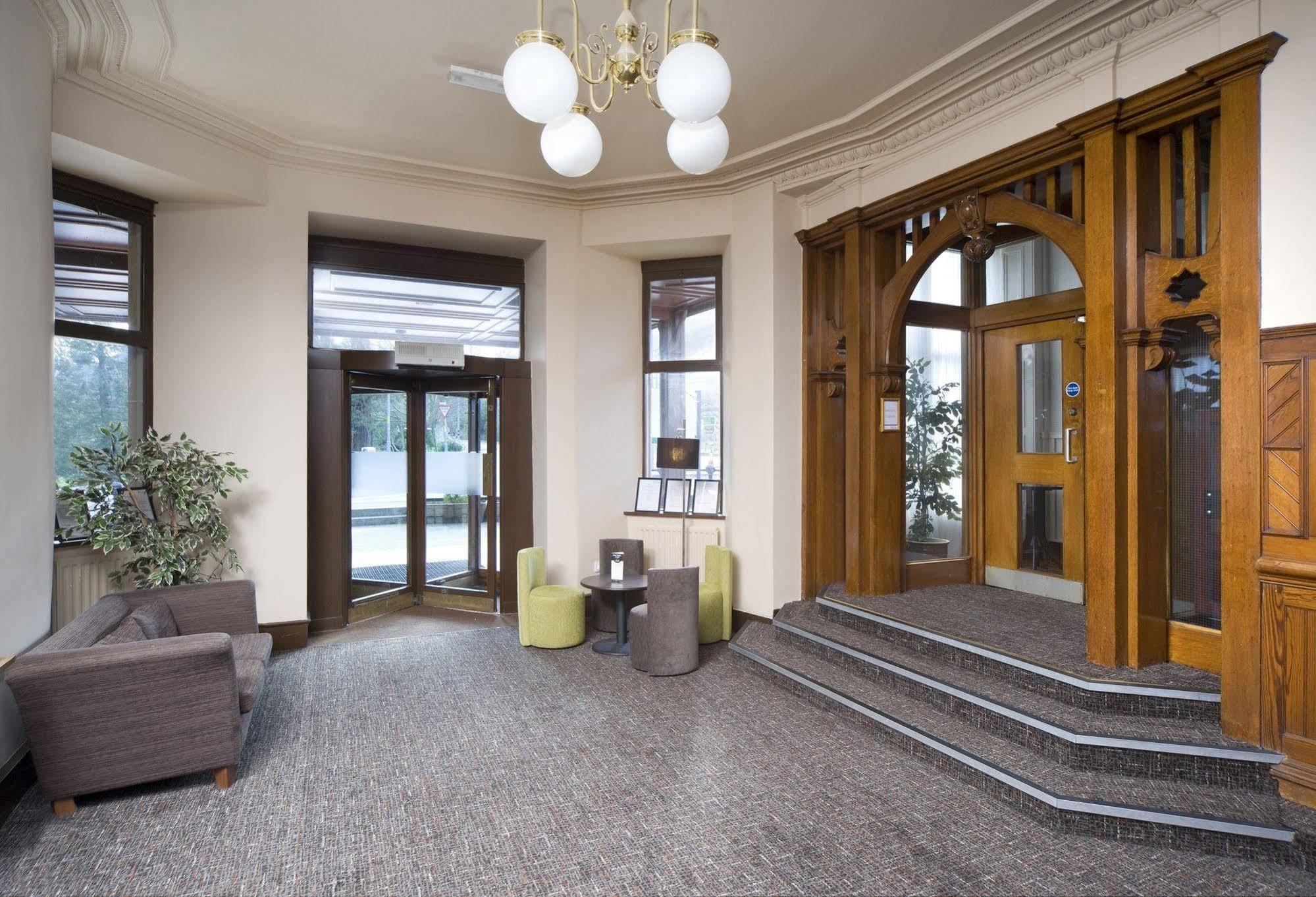 The Tarbet Hotel Εξωτερικό φωτογραφία